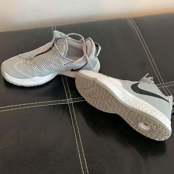 Nike Air Men’s 9.5  Silver and White - Picture 3 of 5